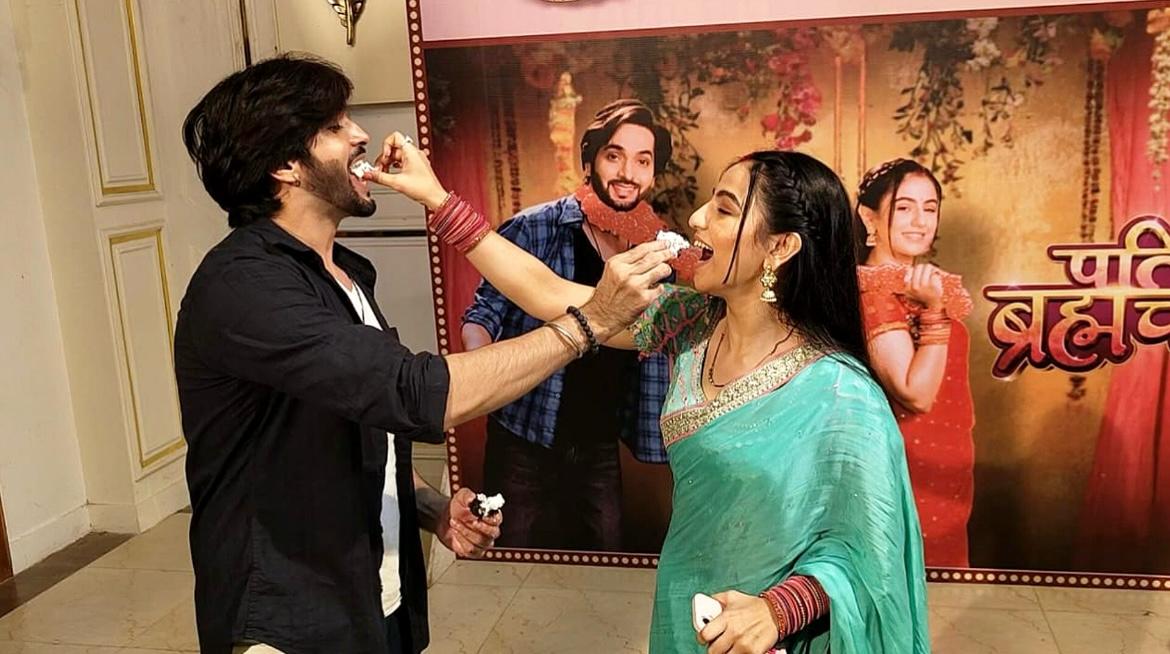 The cast and crew of Dangal TV’s show Pati Brahmachari came together on the sets to celebrate the completion of 100 episodes