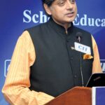 क्या शशि थरूर को राहुल गांधी की जगह कांग्रेस की कमान देना चाहिए ! क्योंकि मोदी जी के सामने राहुल गांधी कहीं नहीं टिकते